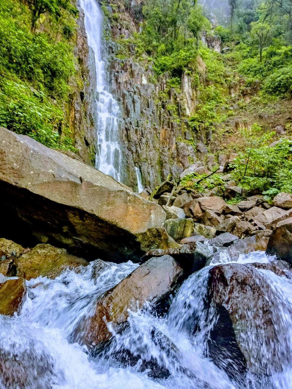 Catarata alta en la zona de Miravalles