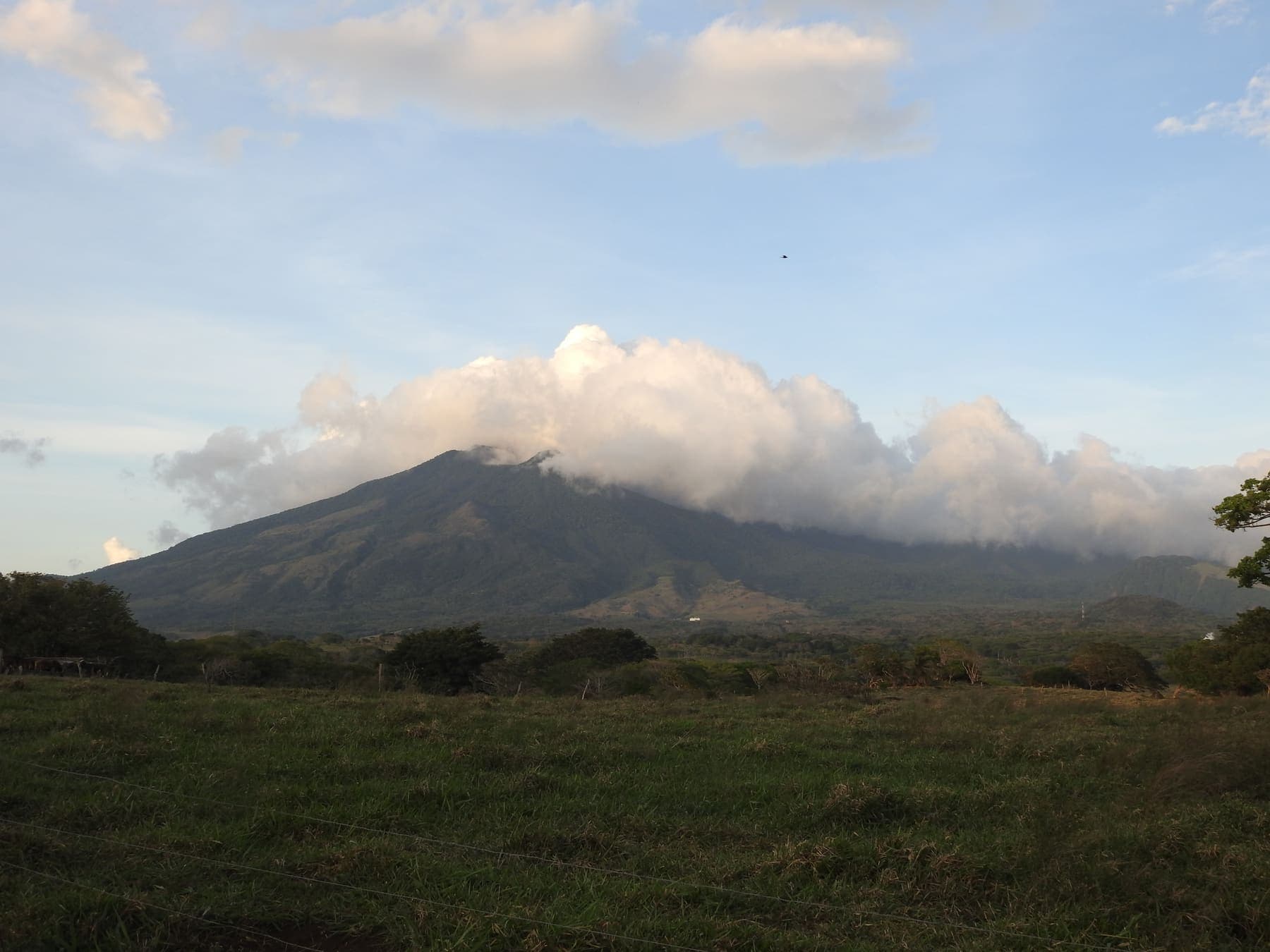 Camino al Cráter del Volcán Miravalles